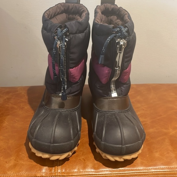 Stella McCartney vegan winter chain mail winter boots with fleece lining. - Picture 2 of 4